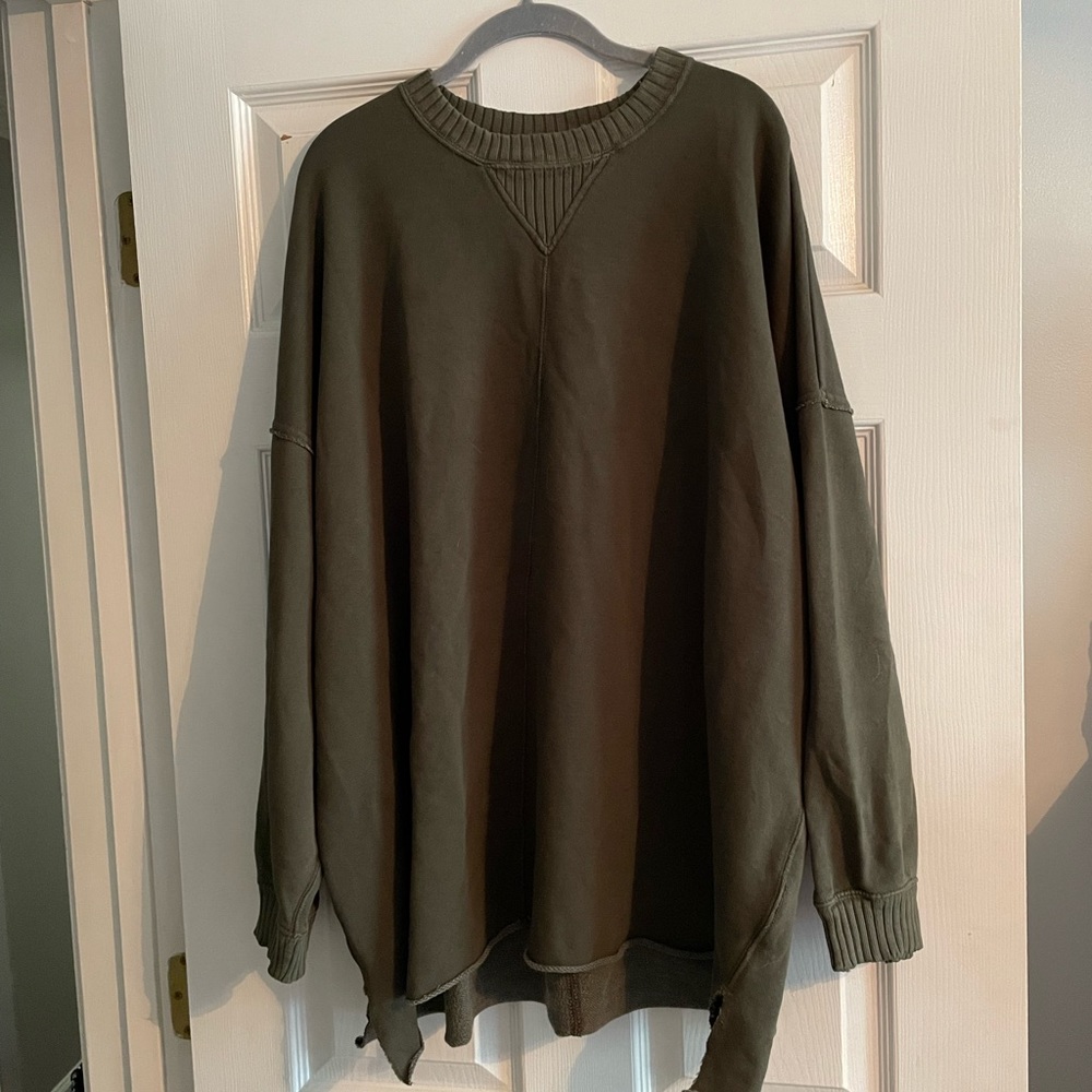 BRAND NEW XL Aerie “Down-to-Earth Oversized Sweatshirt” in Festive Olive